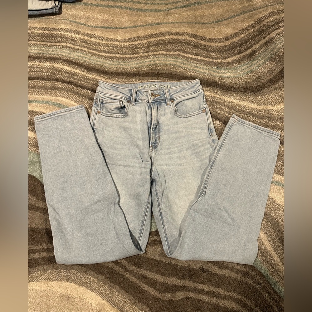 AMERICAN EAGLE MOM JEANS